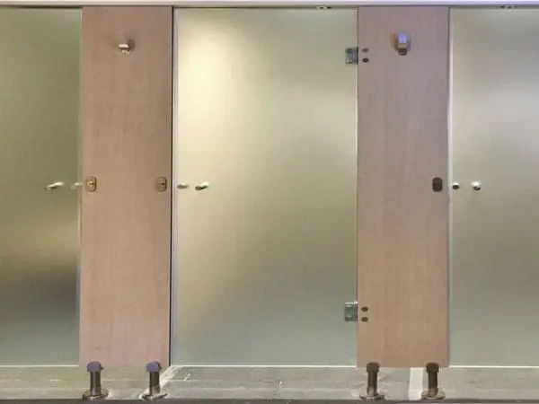 Glass booths, changing rooms and custom lockers