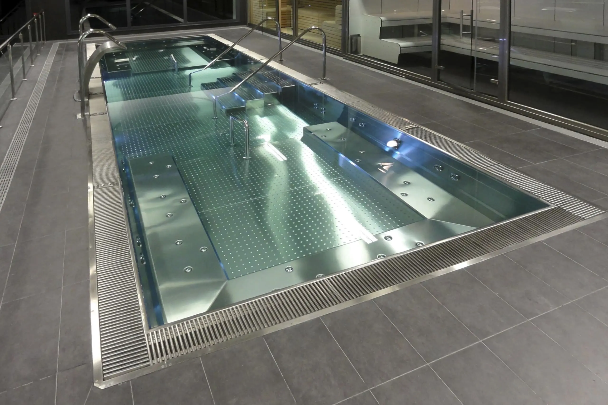 Piscines en inox, piscines en acier acier inoxydable avec trop-plein