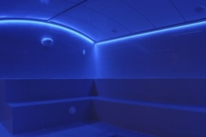 Baño de vapor con el complemento de cromoterapia azul